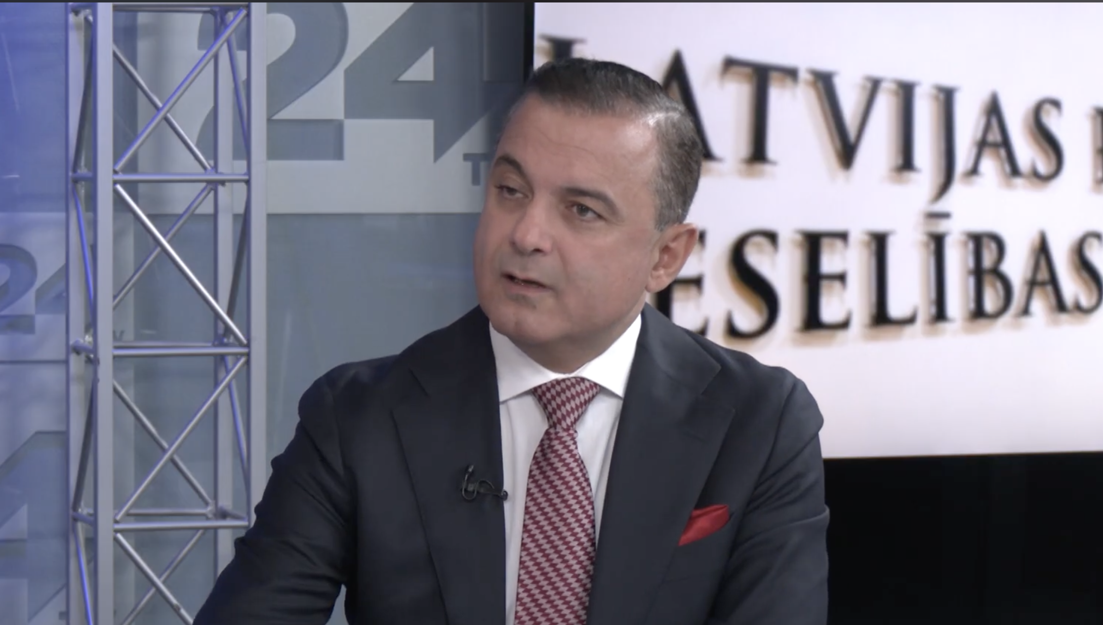 Veselības ministrs sola: Jo tālāk no Rīgas, jo vairāk ārsts saņems