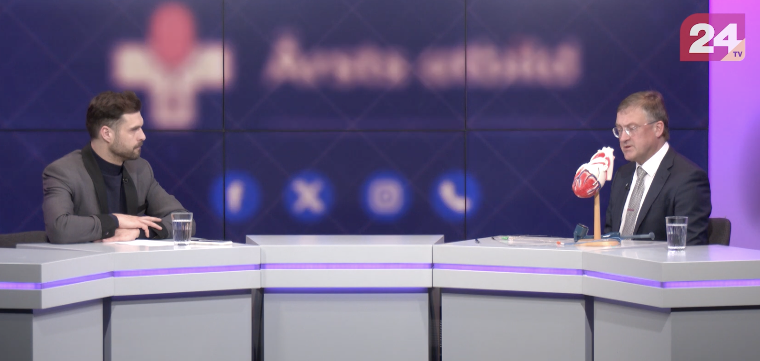 Kardiologs: Stenta ievietošanas procedūra ilgst aptuveni stundu