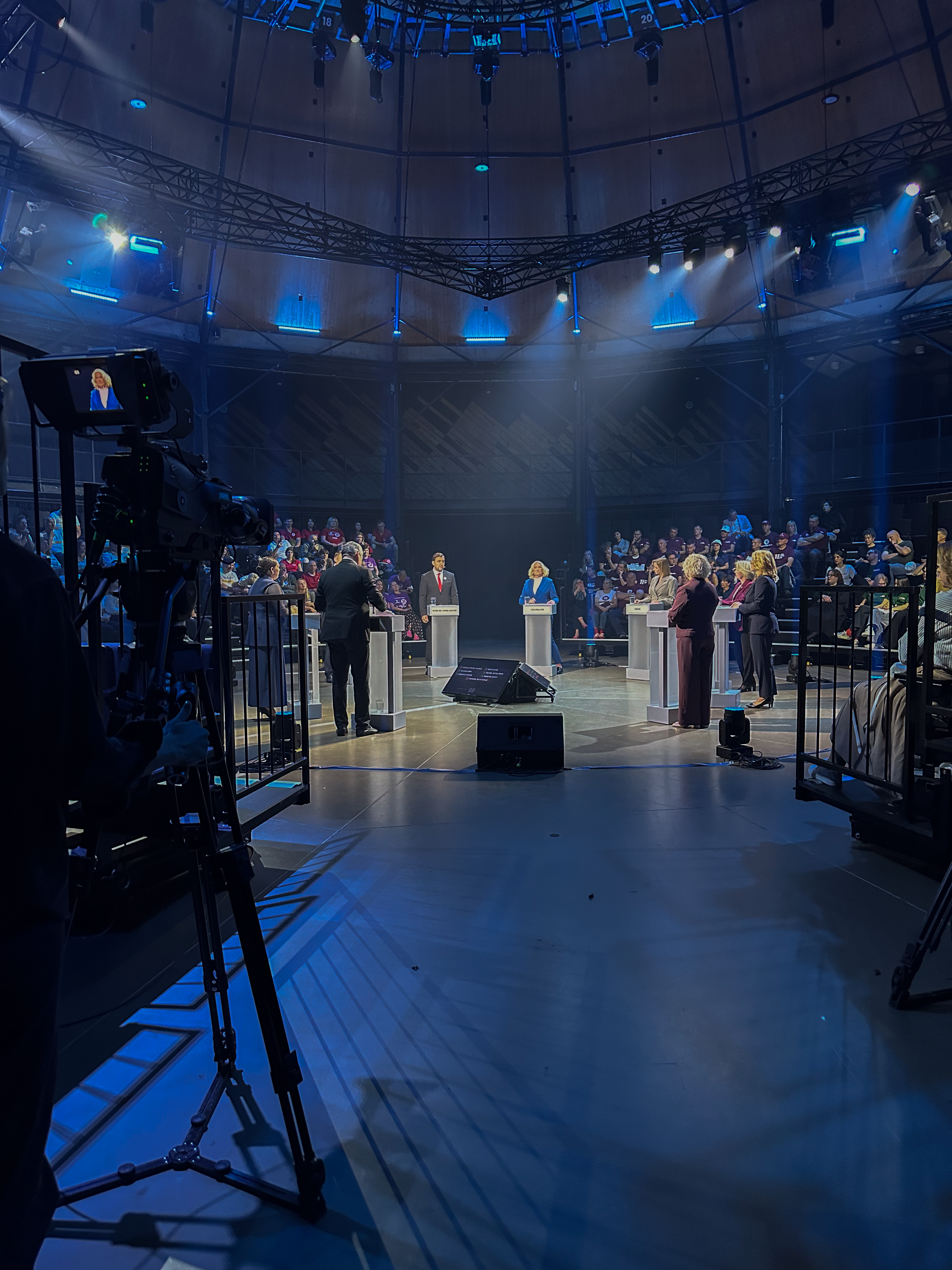 TV24 ēterā ar asām viedokļu apmaiņām sākušās lielās priekšvēlēšanu debates
